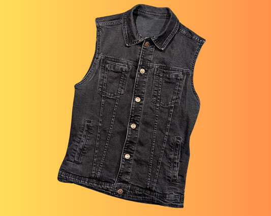 Veste sans manches en jean noir Johnny Cash, fabriquée à la main et recyclée, taille L