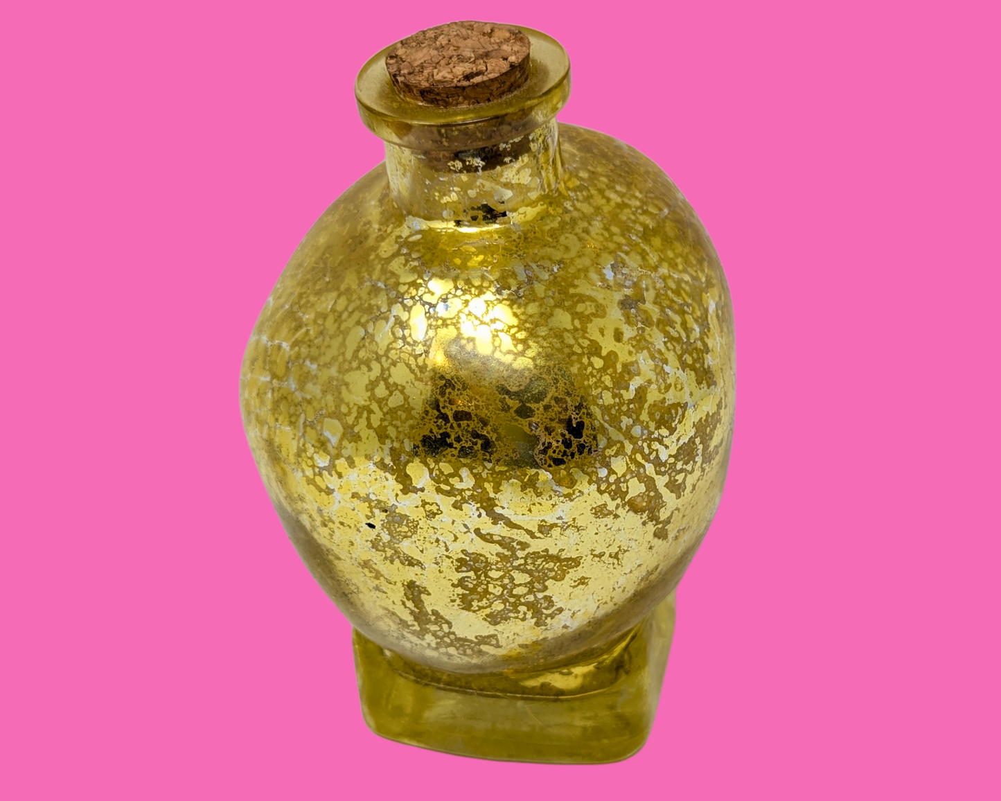 Bouteille en verre représentant un crâne