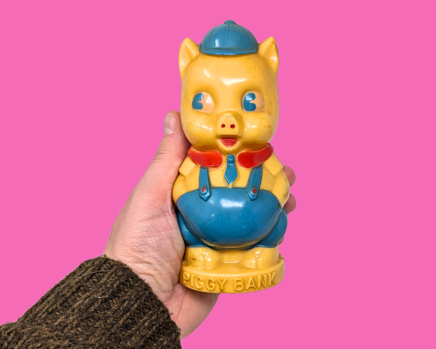 Tirelire en plastique vintage en forme de petit cochon des années 1960, de Reliable, fabriquée au Canada