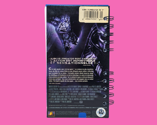Alien VS. Predators (version française) VHS Movie Notebook