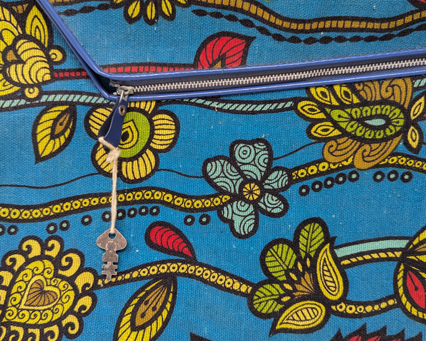 Valise vintage Groovy des années 1960 fabriquée au Japon