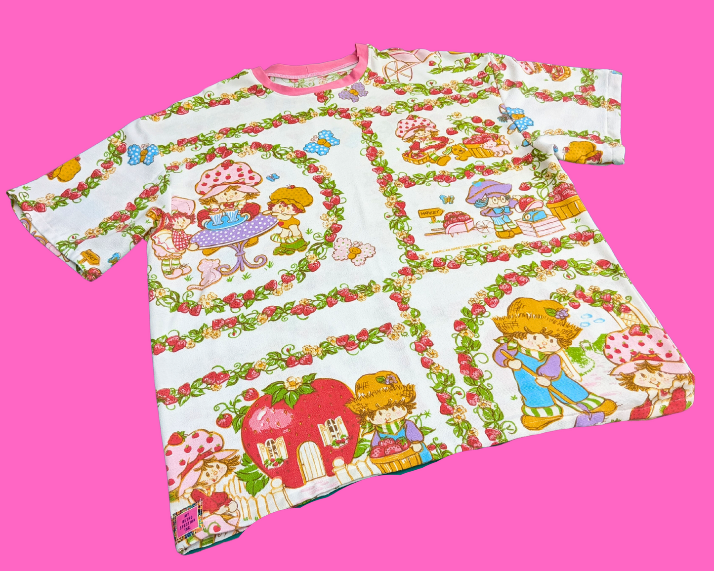Fait à la main, Upcycled Strawberry Shortcake T-shirt surdimensionné XL
