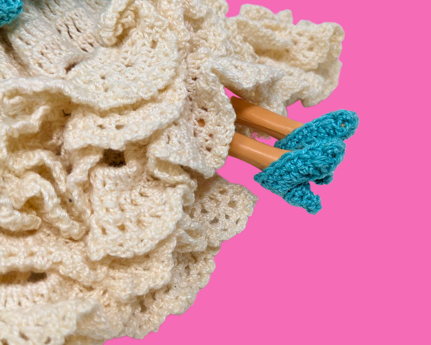 Poupée Barbie vintage des années 1970 avec tenue crochetée à la main