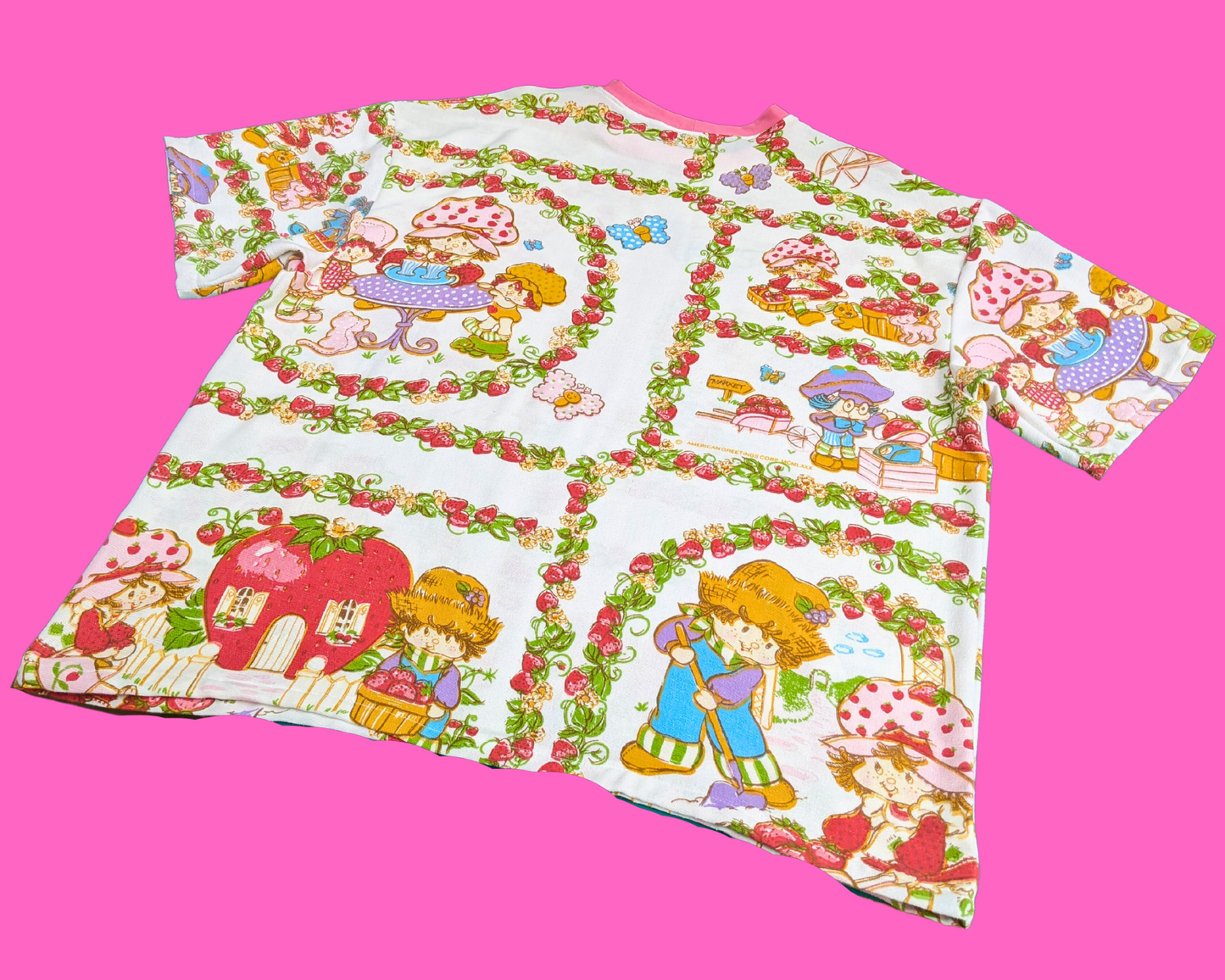 Fait à la main, Upcycled Strawberry Shortcake T-shirt surdimensionné XL