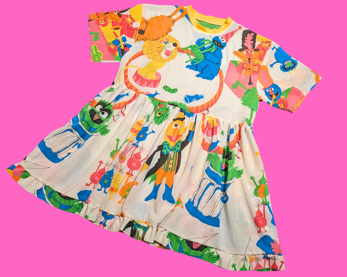 Robe t-shirt drap de lit Sesame Street, faite à la main et recyclée, taille S à XL