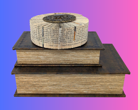 Sculpture d'art pliante de livre faite à la main et recyclée