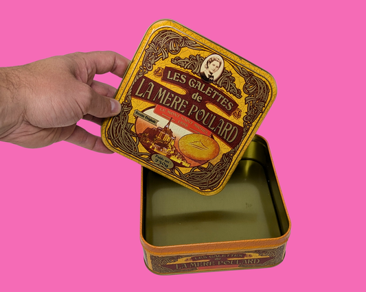 Boîte en métal vintage La Mère Poulard, Mont-Saint-Michel
