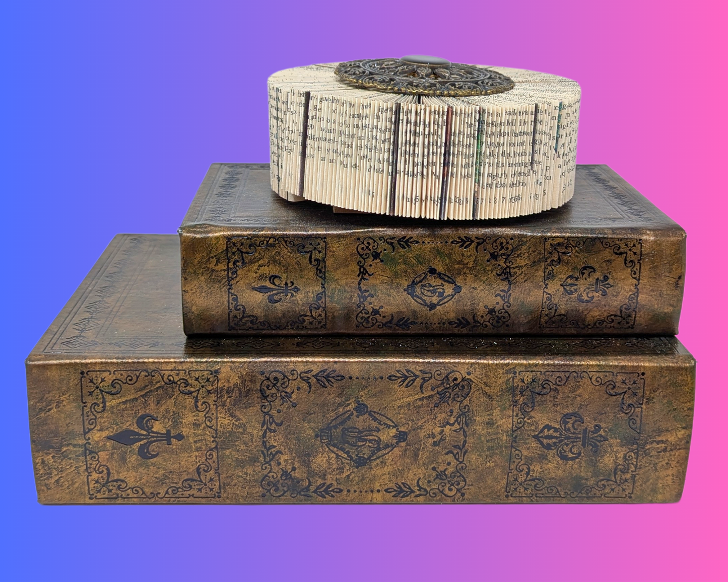 Sculpture d'art pliante de livre faite à la main et recyclée