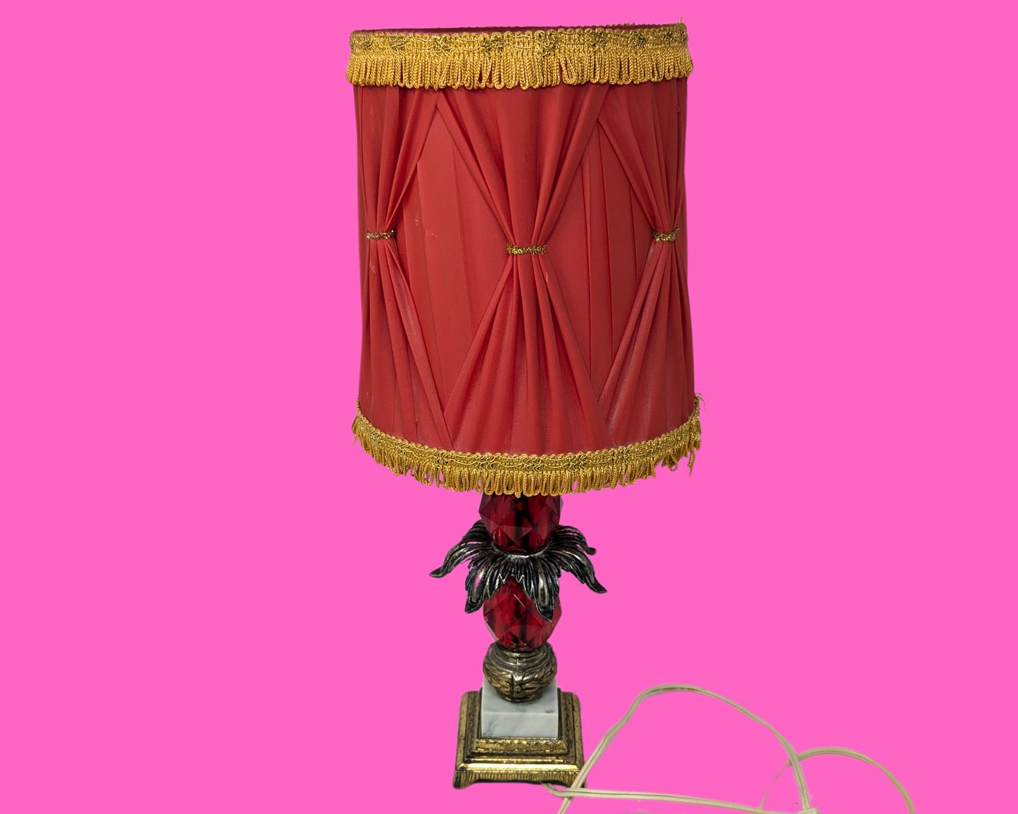 Lampe rouge élégante vintage des années 1960