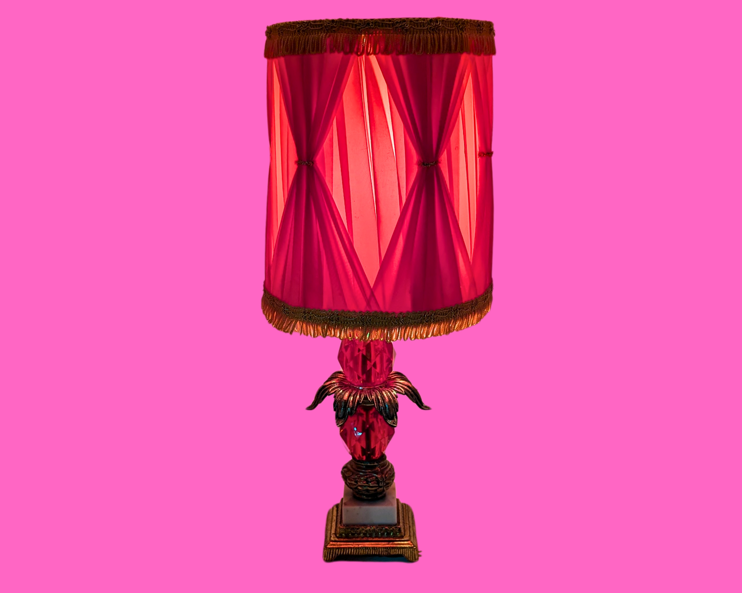 Lampe rouge élégante vintage des années 1960