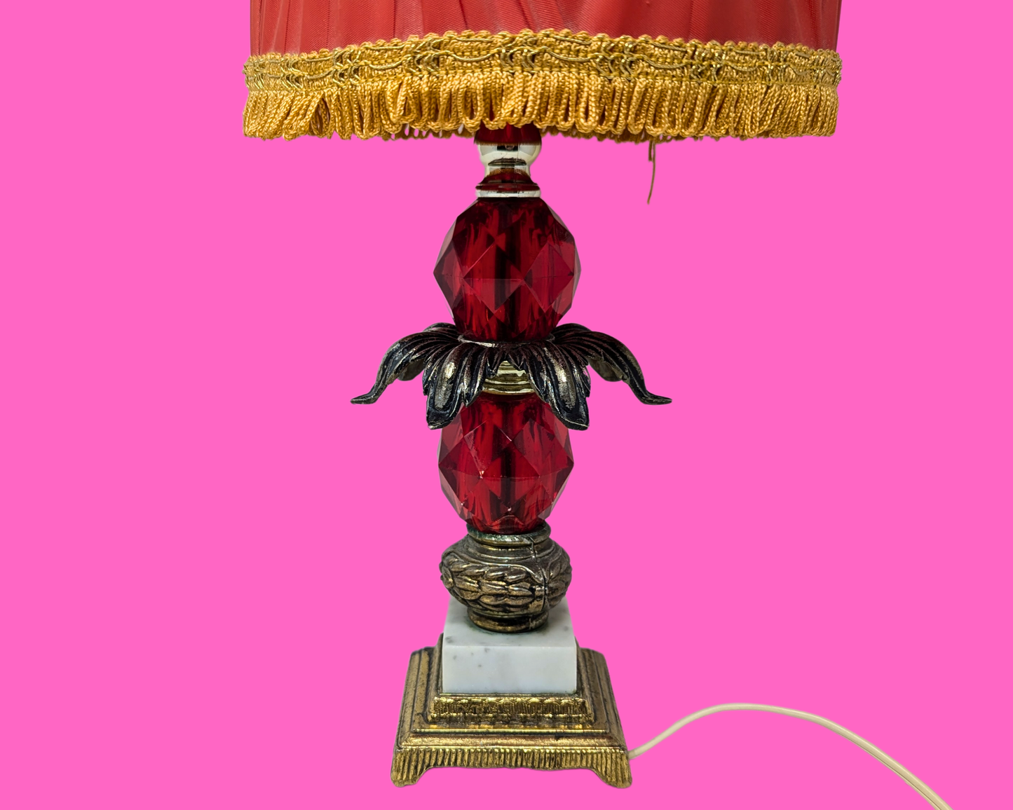 Lampe rouge élégante vintage des années 1960