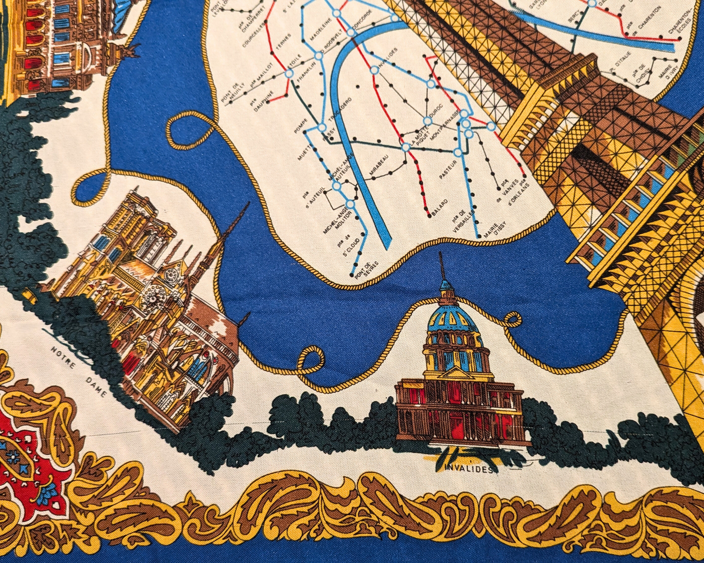 Foulard en soie douce vintage des années 1980 de Paris, France