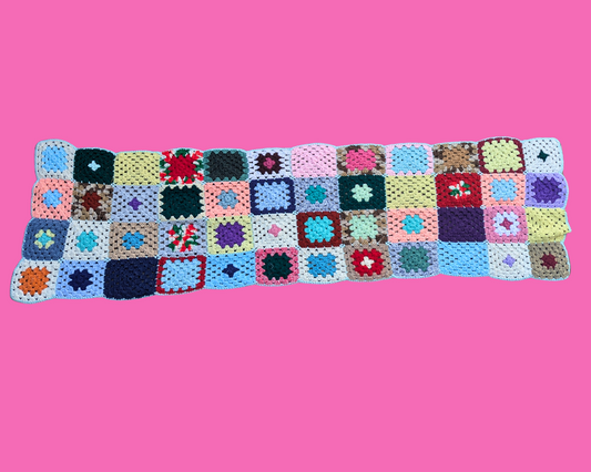 Couverture au crochet colorée et groovy vintage des années 1980