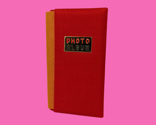Album photo rouge vintage des années 1960