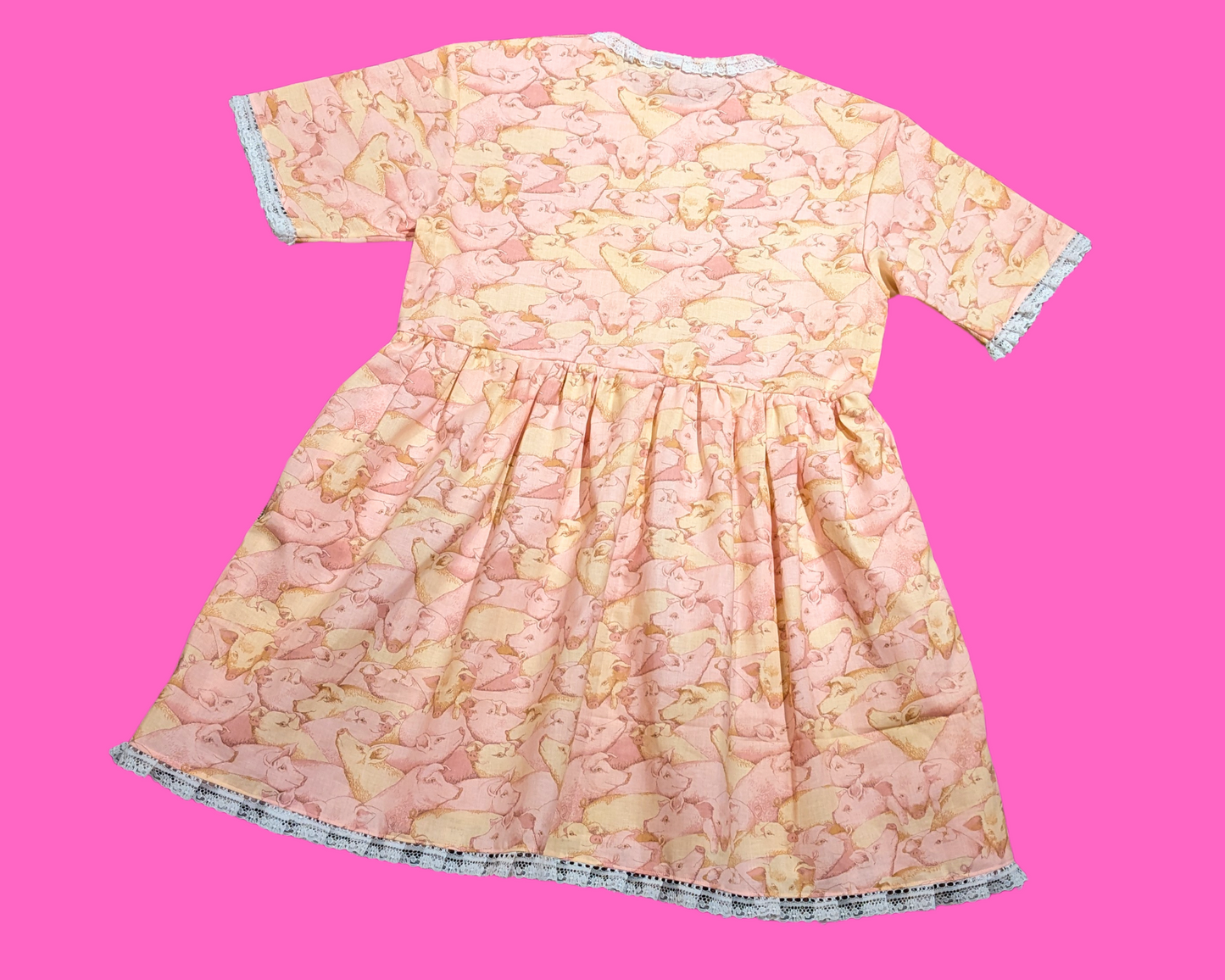 Robe t-shirt en tissu vintage recyclé des années 1990, fait main, à motifs de cochons, taille S à XL.