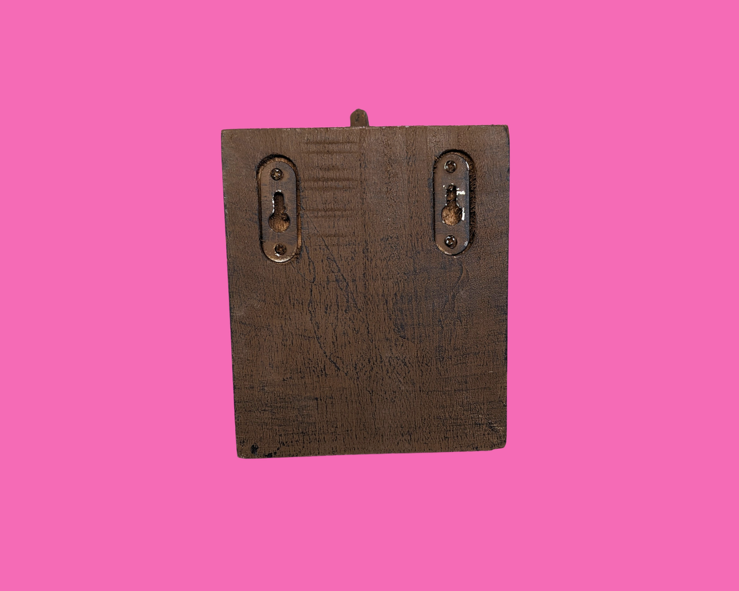 Cintre vintage des années 1960 sur une planche de bois