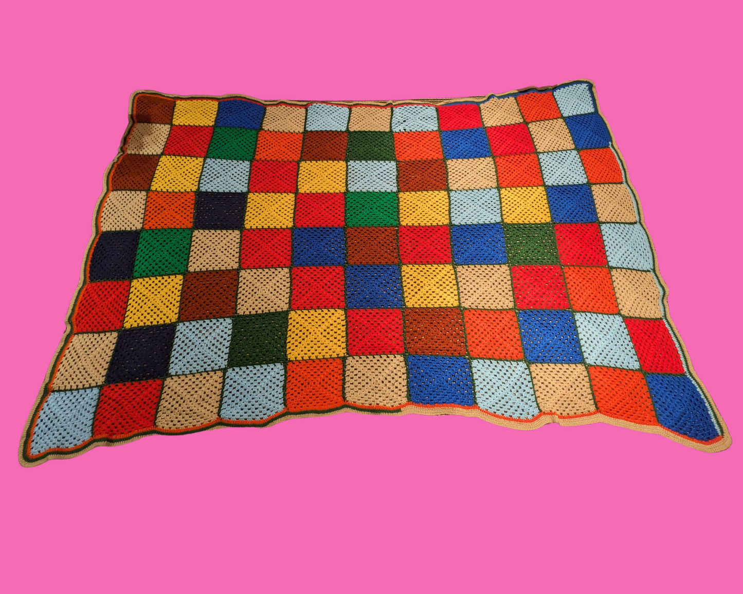 Couverture vintage en laine crochetée arc-en-ciel des années 1980