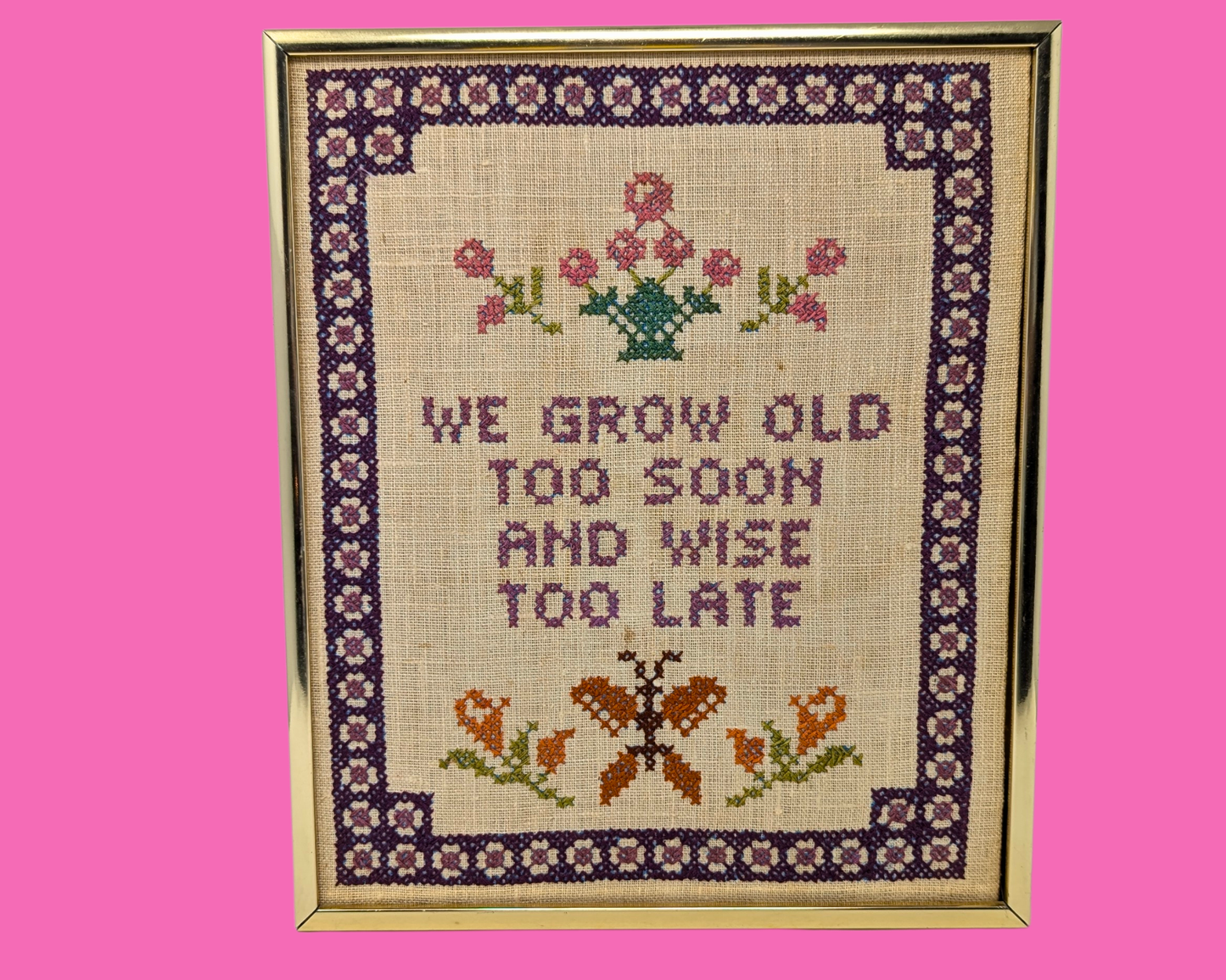 Broderie vintage des années 1980, œuvre d'art murale au point de croix « Nous vieillissons trop tôt et devenons sages trop tard »