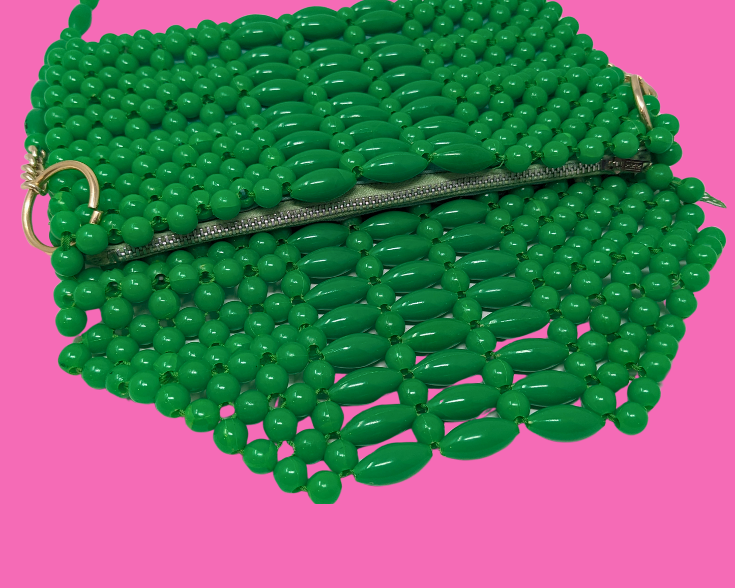 Petit sac vert perlé vintage des années 1960