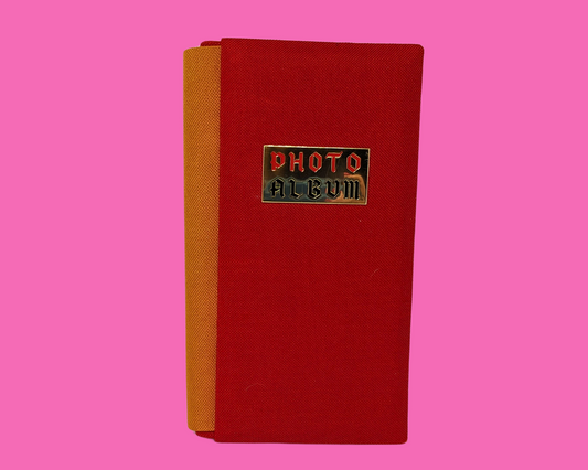 Album photo rouge vintage des années 1960