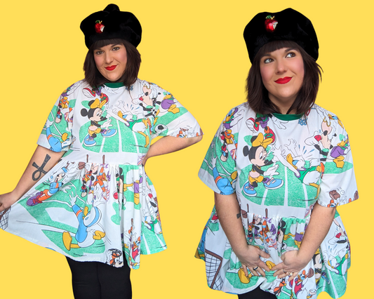 Robe t-shirt drapée et recyclée à l'effigie de Mickey Mouse et ses amis de Walt Disney jouant au sport, taille S à XL