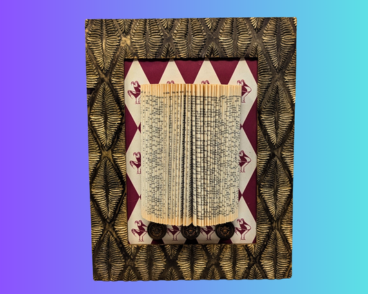 Sculpture d'art pliante de livre faite à la main et recyclée