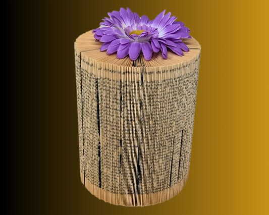 Sculpture d'art pliante de livre faite à la main et recyclée