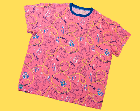 T-shirt surdimensionné XL non officiel fait main et recyclé représentant des poupées Bratz