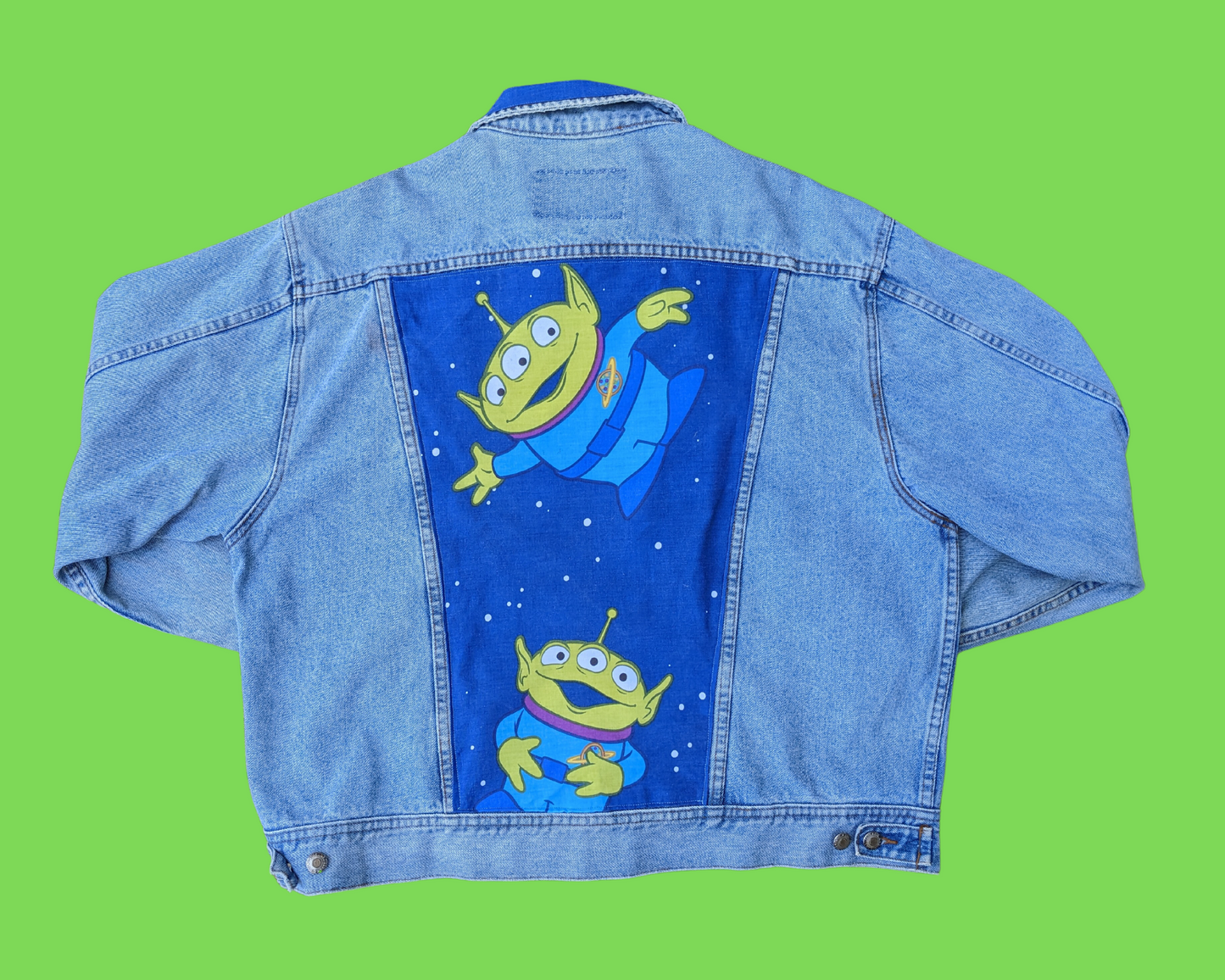 Fait à la main, Upcycled Charlie Brown Drap de lit T-shirt surdimensionné XS - Convient comme une taille M