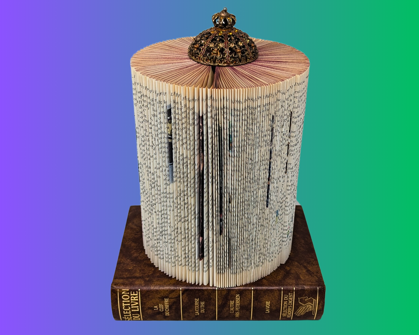 Sculpture d'art pliante de livre faite à la main et recyclée