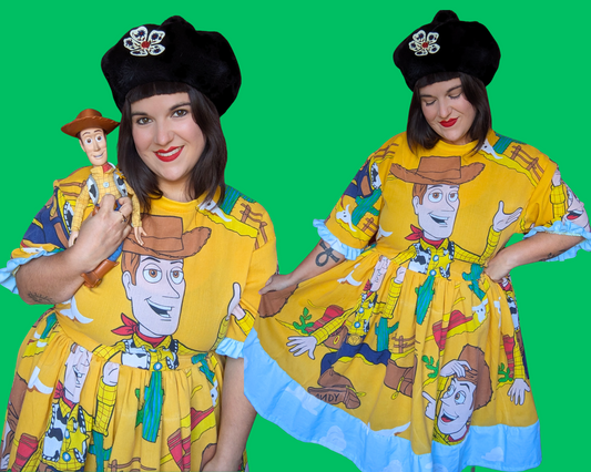 Robe t-shirt vintage des années 1990, fabriquée à la main et recyclée, inspirée de Toy Story, Walt Disney et Pixar, et de Woody, taille S à XL.