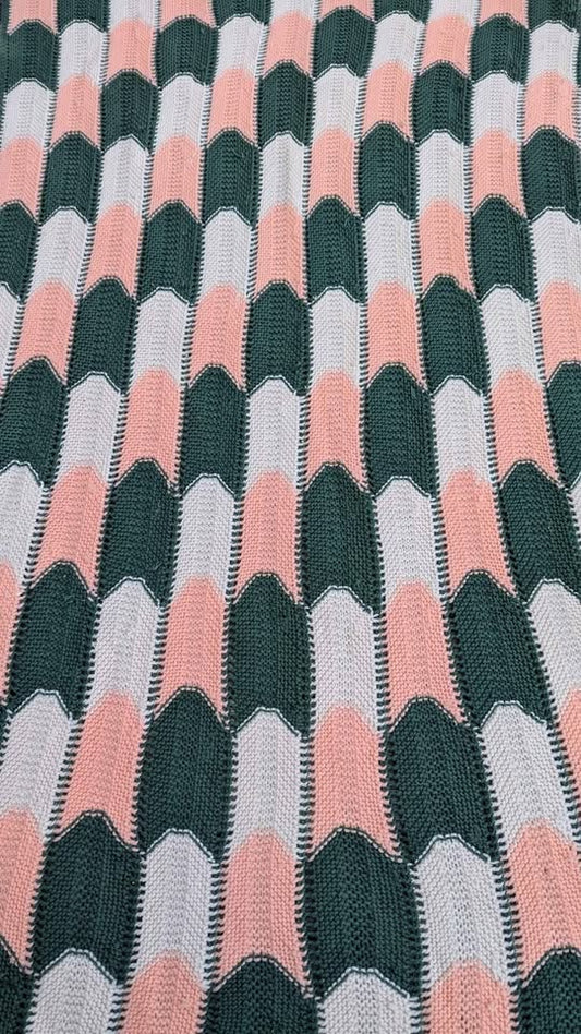 Couverture au crochet beige, verte et blanche faite main vintage des années 1990