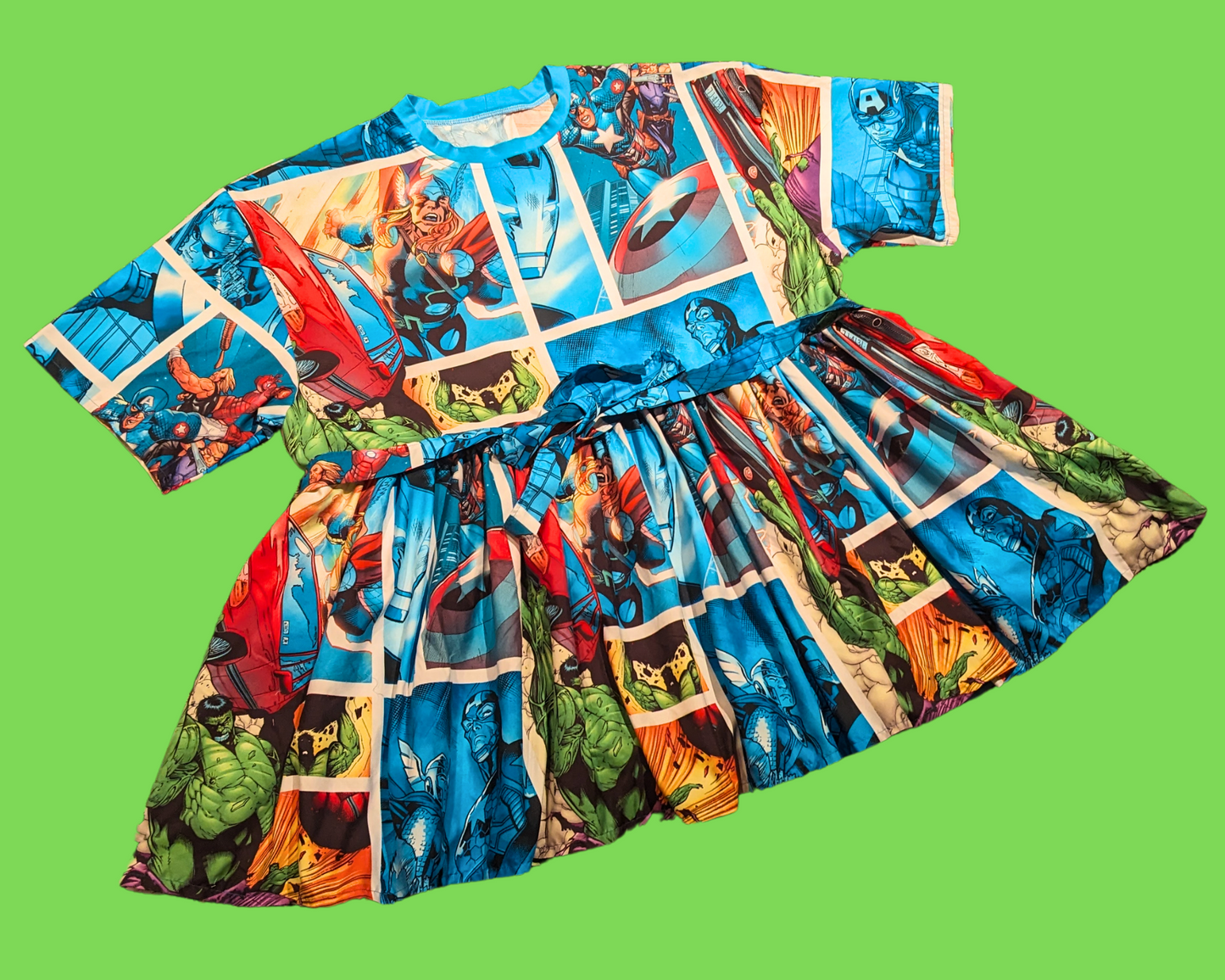 Robe t-shirt drapée Marvel Avengers faite à la main et recyclée, taille 2XL