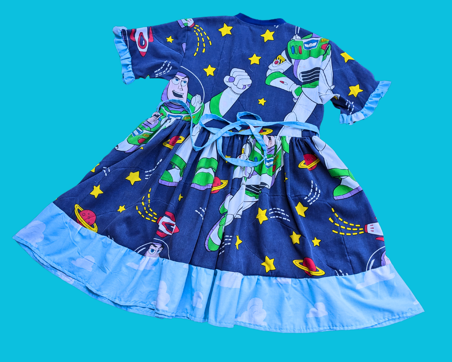 Robe t-shirt vintage des années 1990, fabriquée à la main et recyclée, inspirée de Toy Story, Buzz l'Éclair et Walt Disney, taille S à XL.