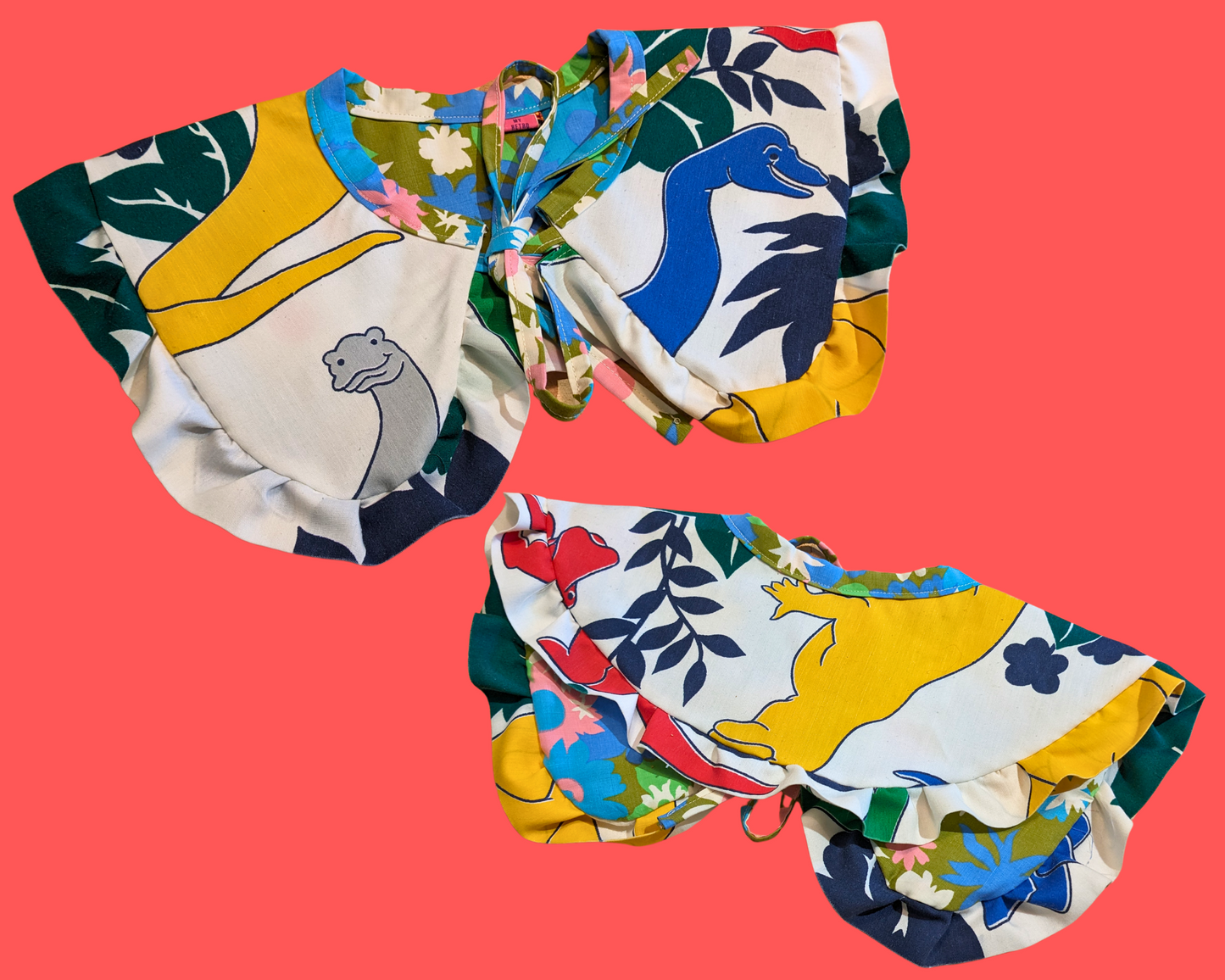 Collier de pèlerin réversible fait main, recyclé et avec volants, fabriqué avec des draps de dinosaures