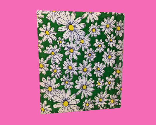 Album photo vintage des années 1960 avec marguerites et fleurs
