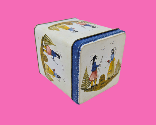 Petite boîte en fer blanc de Bretagne, France