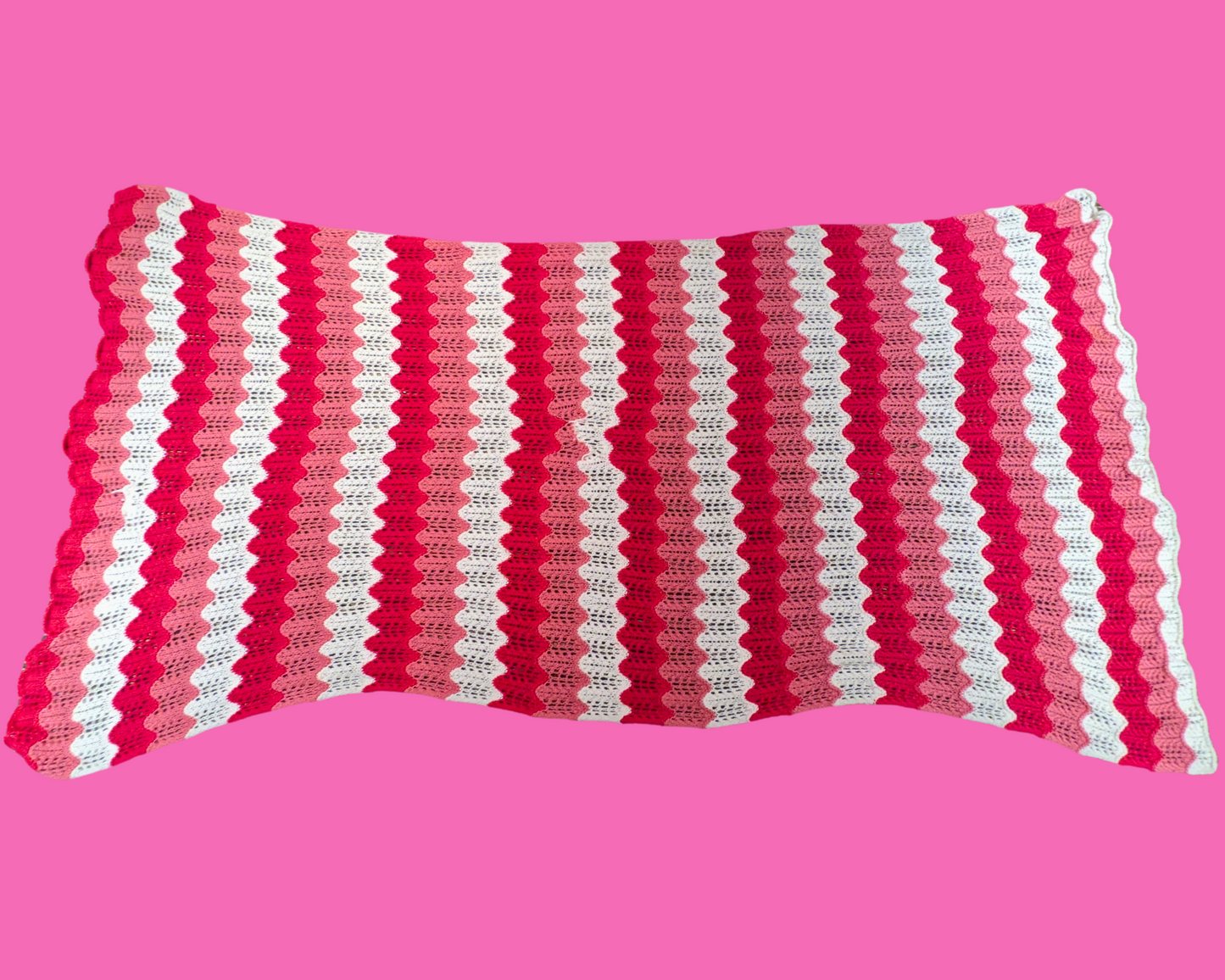 Couverture vintage au crochet en laine rose et blanche, fine et grande, des années 1960