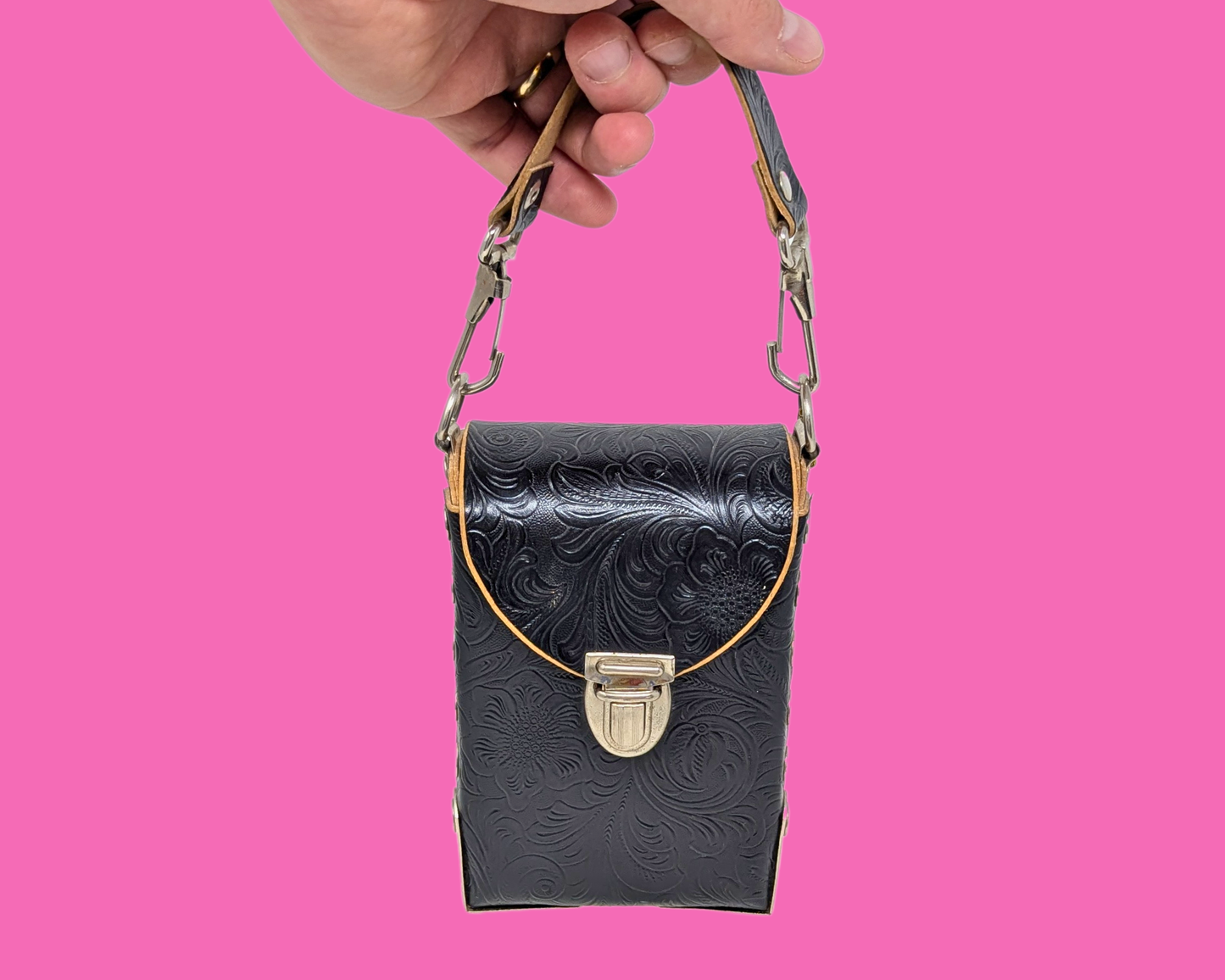 Petit sac en cuir vintage des années 1990 fabriqué en France par Amiet