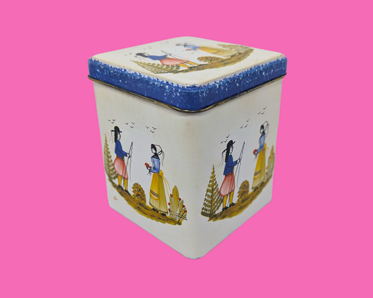 Petite boîte en fer blanc de Bretagne, France