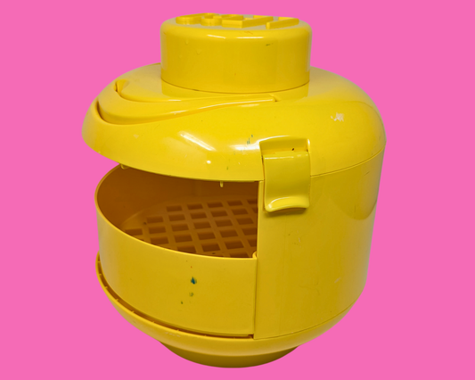 Coffre à jouets Lego jaune, sans l'arrière de la tête pour le rangement