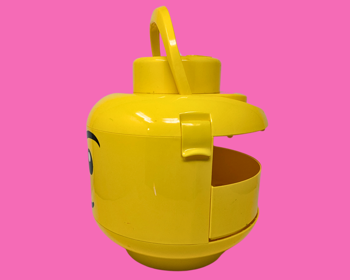 Coffre à jouets Lego jaune, sans l'arrière de la tête pour le rangement