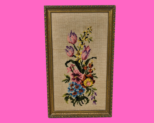 Œuvre d'art encadrée vintage des années 1970, fleurs au point de croix