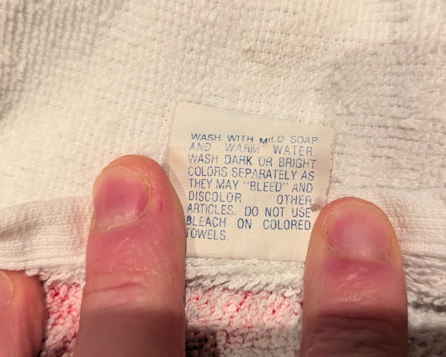 Serviette de plage en coton vintage des années 1980 avec cigarettes Marlboro