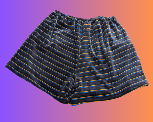 Fait à la main, Upcycled Pink and Rainbow Hearts Patterned Fabric Pyjama Set, T-Shirt and Bottoms, Taille M et 2XL