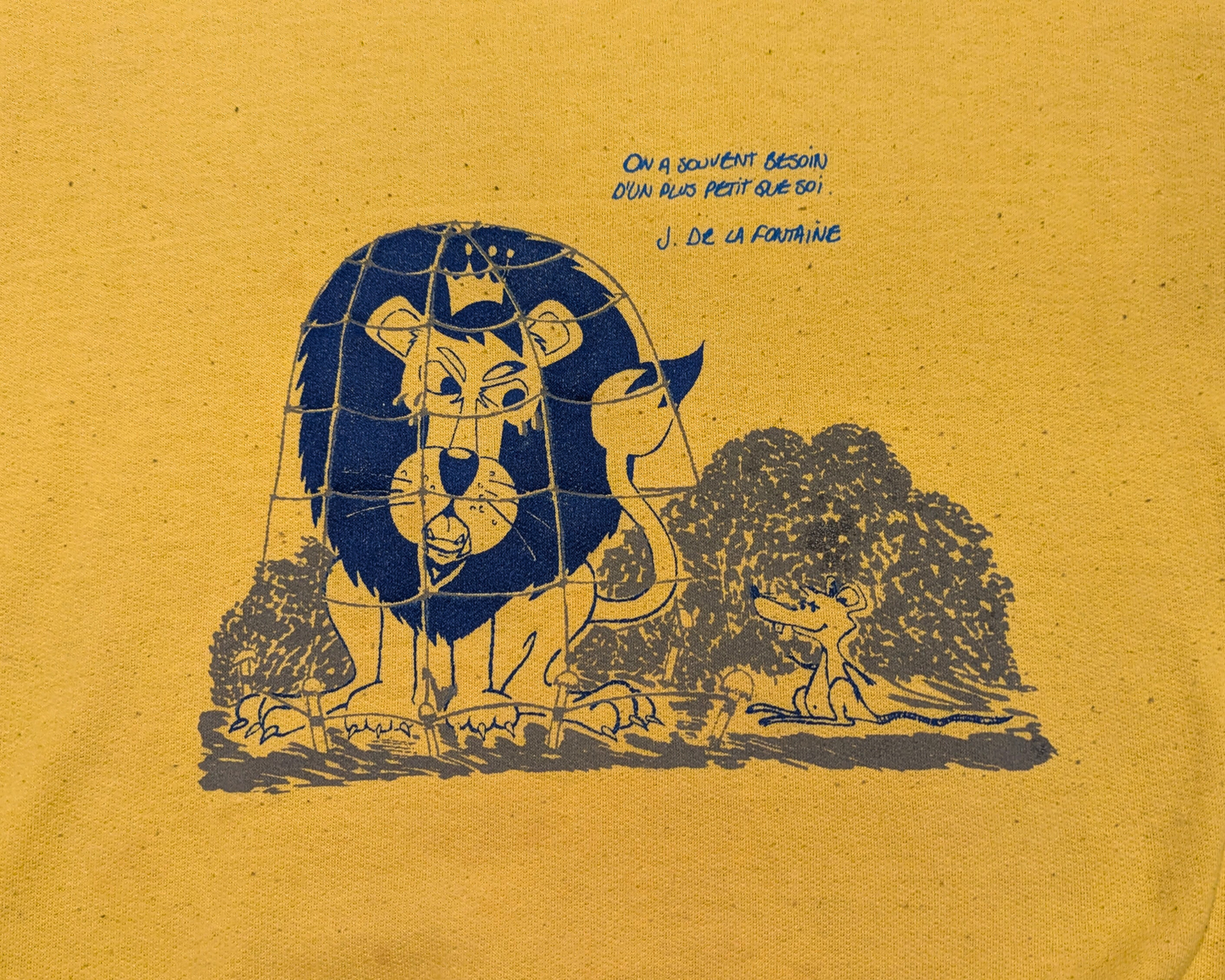 Vintage 1970's Yellow Fable de la Fontaine, Le Lion et La Souris, Crewneck Size S