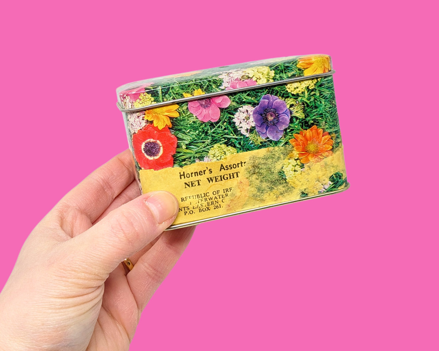 Petite boîte en fer blanc florale vintage des années 1960, fabriquée en Irlande
