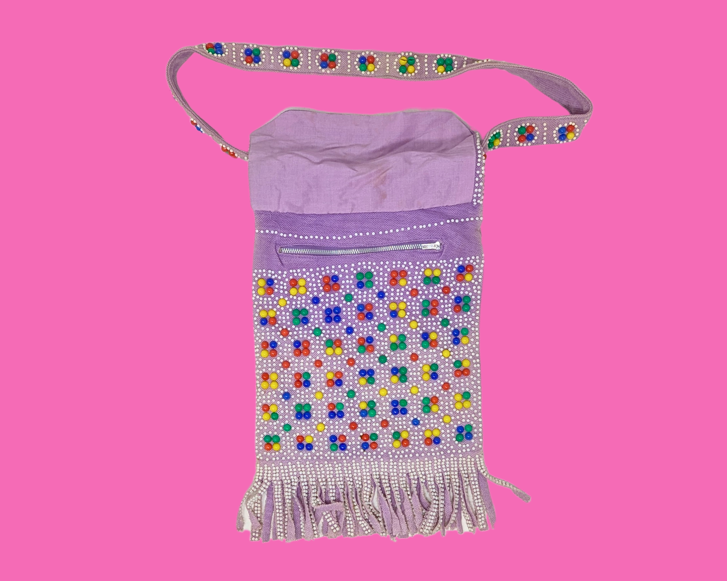Sac à bandoulière vintage violet perlé des années 1970
