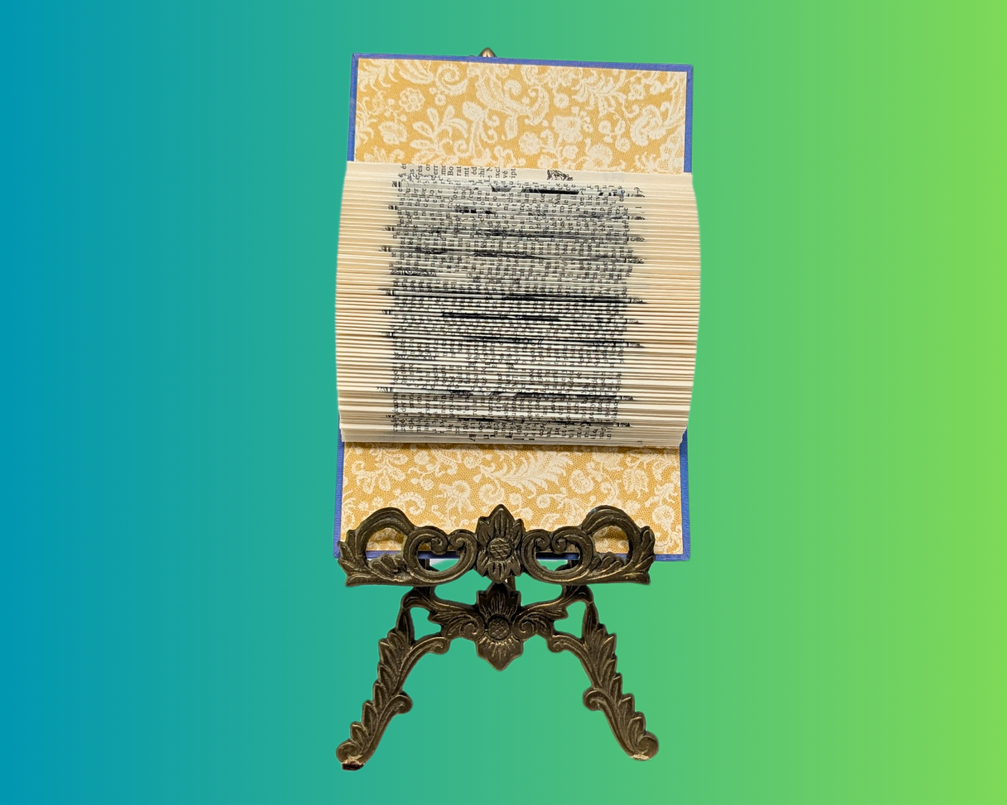 Sculpture d'art pliante de livre faite à la main et recyclée