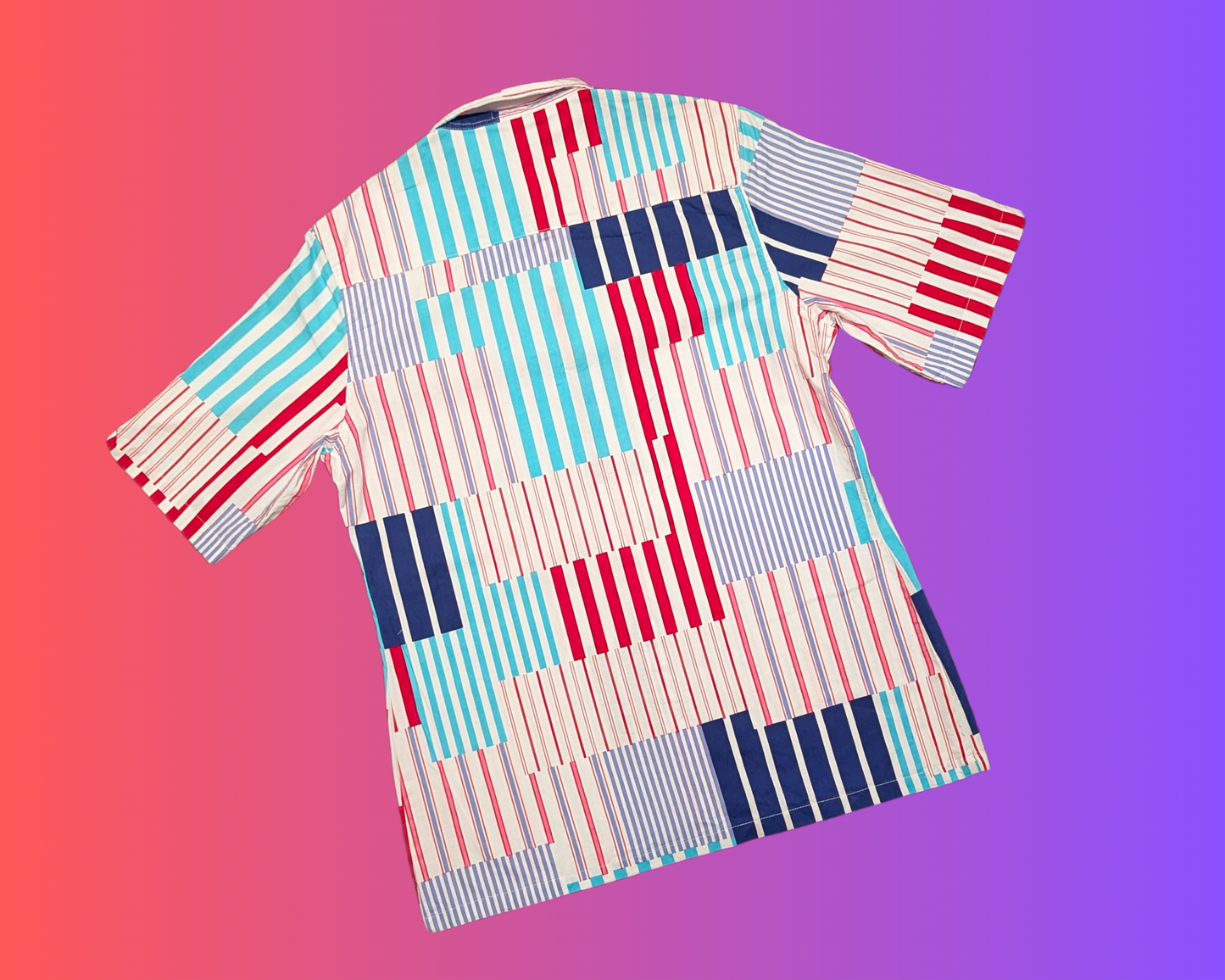 Chemise boutonnée à manches courtes rétro Y2K et groovy de Calypso by Hilary, 3 tailles disponibles, SML